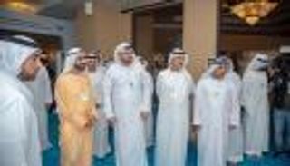 محمد بن راشد يطلع على إبداعات فنية إماراتية بمقر قمة الحكومات