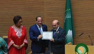 الجلسة الختامية للقمة الأفريقية تكرم المتميزين بالمجال العلمي  