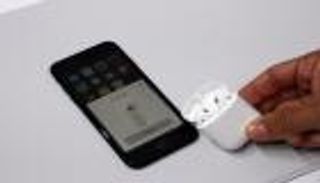 أبل تطلق سماعات "آيربودز 2" وأجهزة آيباد في مارس