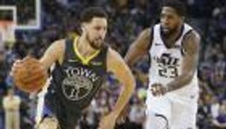 تألق طومسون وكوري يقود وريورز للفوز على جاز بدوري السلة الأمريكي