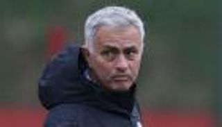 مانشستر يونايتد يؤكد دفع الشرط الجزائي في عقد مورينيو