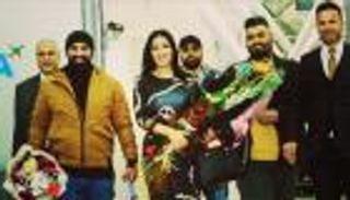 بالصور.. الجمهور العراقي يستقبل سمية الخشاب وأحمد سعد بالورود