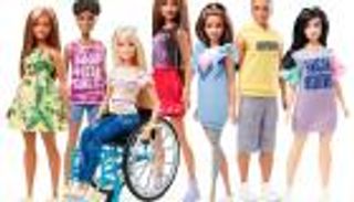 باربي على كرسي متحرك لتمثل الأطفال من أصحاب الهمم