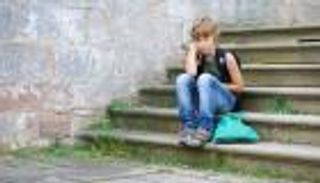 الانعزالية في الطفولة تؤثر على مستقبلك المالي عند الكبر