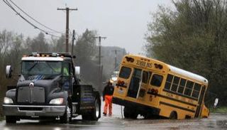 إجلاء المئات في كاليفورنيا بسبب عاصفة قوية