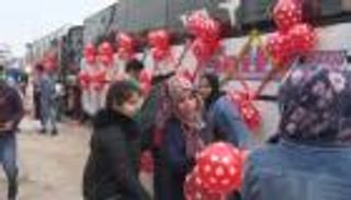 بوردة في عيد الحب.. متطوعون بالموصل يحاولون علاج ندوب مدينتهم