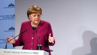ميركل تتحدث أمام مؤتمر ميونيخ للأمن