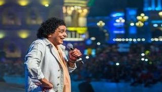 النجم المصري محمد منير
