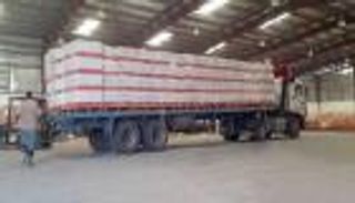 الهلال الأحمر الإماراتي يسير قافلة إغاثة إلى أهالي مديرية أحور اليمنية