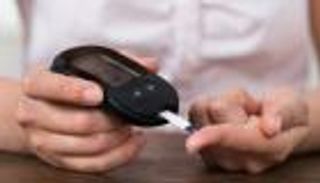 النساء أكثر عرضة للإصابة بالسكري بعد انقطاع الطمث.. السر في الأستروجين