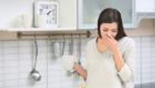 أسباب غثيان الحمل.. وكيفية التخلص منه وعلاجه بالأعشاب