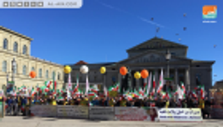 إيرانيون يطالبون بطرد ظريف "الإرهابي" من ميونيخ