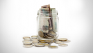 بالصور.. "العملات التذكارية" تاريخ حاضر في "جيوب" المصريين