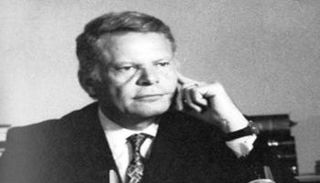 الأديب المصري الراحل يوسف السباعي