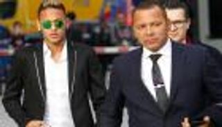 والد نيمار يوضح حقيقة رغبة اللاعب في العودة لبرشلونة