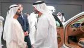 محمد بن راشد ومحمد بن زايد يتفقدان السيارة "أوروس سينات" في "أيدكس"