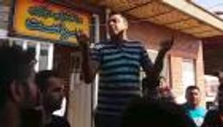 إيران تعتقل والدة ناشط عمالي تعرض للتعذيب