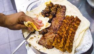 طبق الكباب الإيراني الرائج شعبيا - أرشيفية