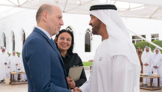  الشيخ محمد بن زايد ورئيس الوفد الفرنسي جان جاك بريدي 