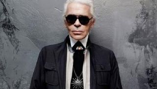 مصمم الأزياء الشهير كارل لاجرفيلد