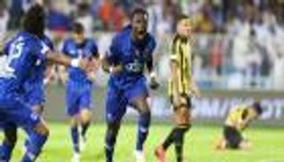 جوميز يرتدي الزي السعودي قبل كلاسيكو الهلال والاتحاد