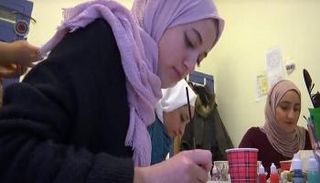 أردنيون يسعون للتخلص من ضغوط الحياة عبر فن الماندالا