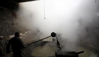 العسل الأسود عنصر أساسي في وجبات إفطار كثير من المصريين