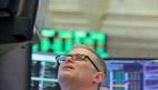 وول ستريت تفتح منخفضة مع استئناف المحادثات التجارية الأمريكية الصينية