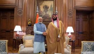 الأمير محمد بن سلمان مع رئيس الوزراء الهندي ناريندرا مودي (أرشيفية)