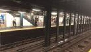 مصرع أمريكي علقت ملابسه بقطار أنفاق في نيويورك