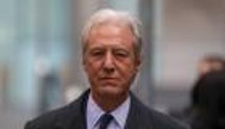 رئيس "باركليز" السابق ينفي معرفته بصفقة البنك مع قطر