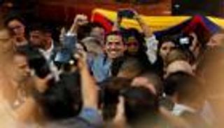 روسيا تطالب جوايدو بالتفاوض مع مادورو: القوة تفاقم المشكلة