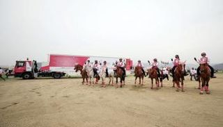 "القافلة الوردية" تجوب الإمارات لإجراء فحوصات سرطان الثدي