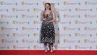 كارل لاجرفيلد.. السجادة الحمراء ساحة لعرض أزيائه دون مقابل