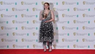 السجادة الحمراء ساحة لعرض أزياء كارل لاجرفيلد دون مقابل