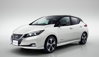 سيارة نيسان LEAF 