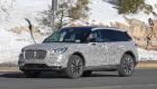 بالصور.. لقطات مسربة لسيارة لينكولن الجديدة Corsair