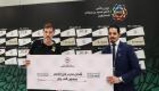 تكريم مدرب الاتحاد قبل كلاسيكو الدوري السعودي أمام الهلال