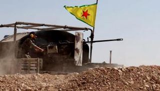 مقاتل تابع لقوات سوريا الديمقراطية (أرشيفية)