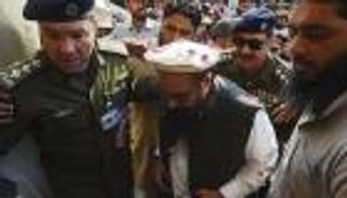 السلطات الباكستانية تحظر جماعتين مرتبطتين باعتداءات بومباي