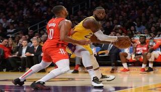 ليبرون جيمس 