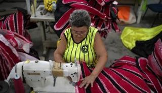 مدارس السامبا البرازيلية تستعد لأكبر كرنفال للرقص