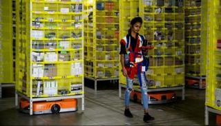 "روبوتات أمازون" تثير الجدل بشأن عمل الإنسان في المستقبل