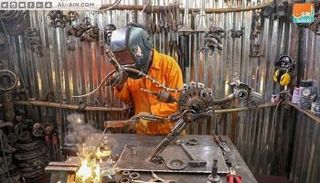 الشاب الإثيوبي هينوك تسجاي يباشر هوايته