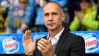 مدرب فرانكفورت يطالب لاعبيه باستغلال ميزة استضافة الإنتر ذهابا