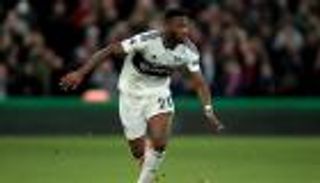 أياكس يخطط لاستعادة مدافع يونايتد تحسبا لرحيل دي ليخت