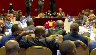 جانب من اجتماع الأحزاب السياسية 