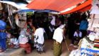 بالصور.. جولة في "شيروميدا".. أكبر سوق للملابس التراثية الإثيوبية