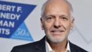 مرض عضال يهدد الموسيقي بيتر فرامبتون بالحرمان من العزف