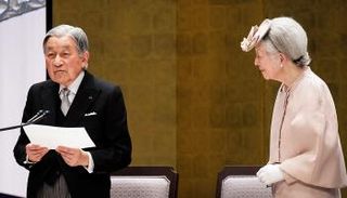 الإمبراطور الياباني أكيهيتو يلقي كلمته